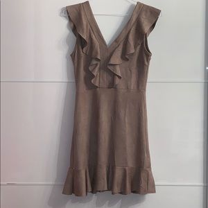 Super comfy and stylish dress!!